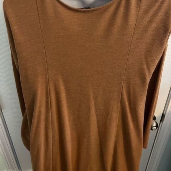 Flare Fit Tunic Top. V-neck. Camel color. Size Small - Picture 6 of 6
